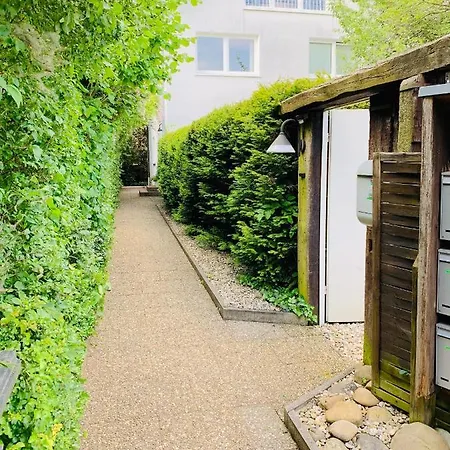 Ferienwohnung An Der Uniklinik Mit Eigener Kueche Und Renoviertem Badezimmer Homburg  Exterior photo
