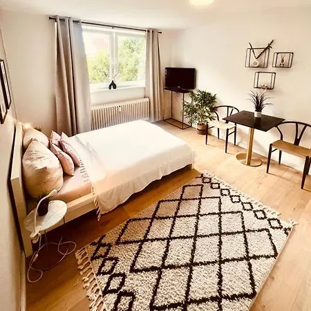 Ferienwohnung An Der Uniklinik Mit Eigener Kueche Und Renoviertem Badezimmer Homburg  Exterior photo