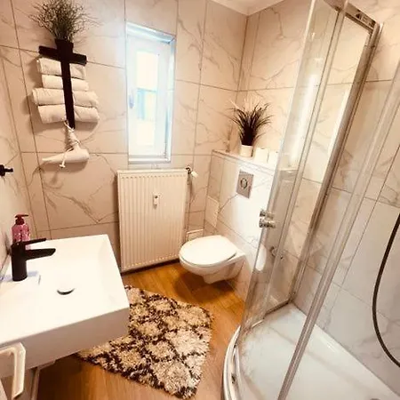 Ferienwohnung An Der Uniklinik Mit Eigener Kueche Und Renoviertem Badezimmer Homburg  Exterior photo