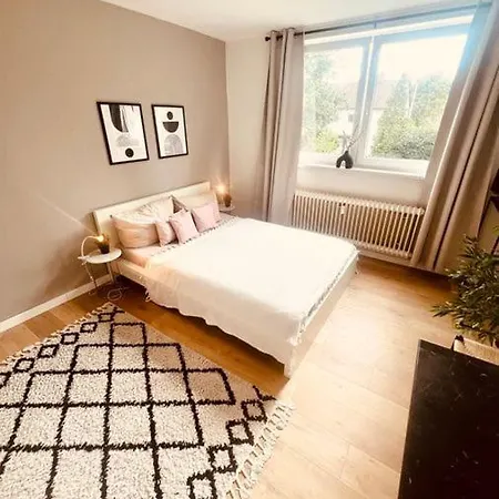 Ferienwohnung An Der Uniklinik Mit Eigener Kueche Und Renoviertem Badezimmer Homburg  Exterior photo