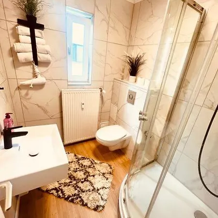 Ferienwohnung An Der Uniklinik Mit Eigener Kueche Und Renoviertem Badezimmer Homburg  Exterior photo