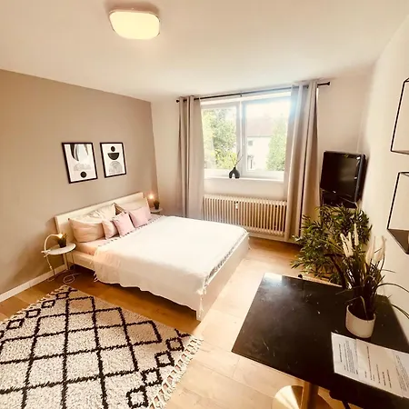 Ferienwohnung An Der Uniklinik Mit Eigener Kueche Und Renoviertem Badezimmer Homburg  Exterior photo