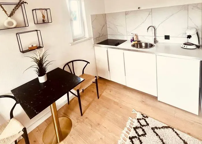 Ferienwohnung An Der Uniklinik Mit Eigener Kueche Und Renoviertem Badezimmer