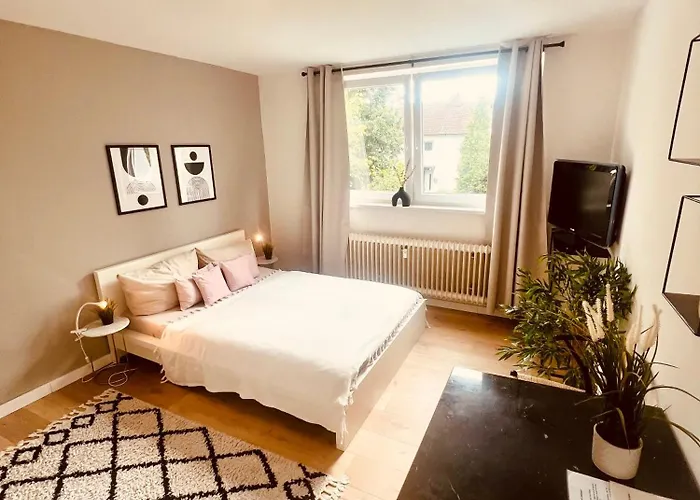 Ferienwohnung An Der Uniklinik Mit Eigener Kueche Und Renoviertem Badezimmer