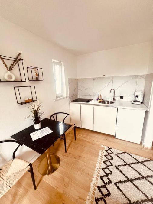 Apartment An Der Uniklinik Mit Eigener Kueche Und Renoviertem Badezimmer *