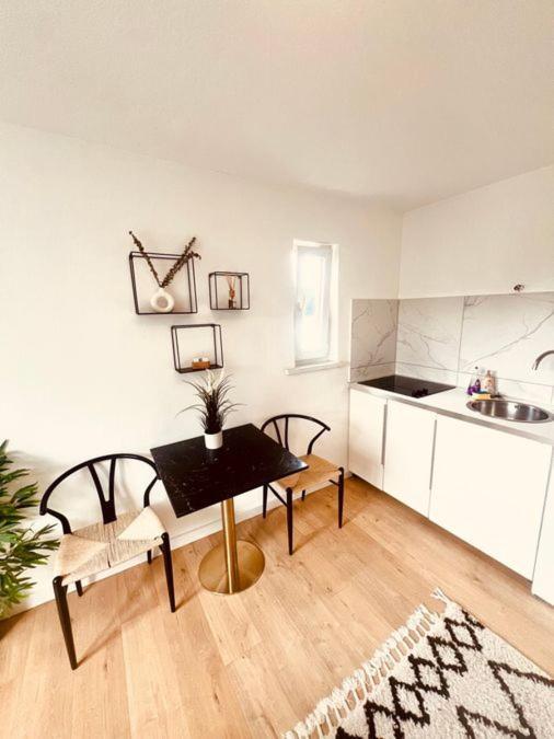 An Der Uniklinik Mit Eigener Kueche Und Renoviertem Badezimmer Apartment *